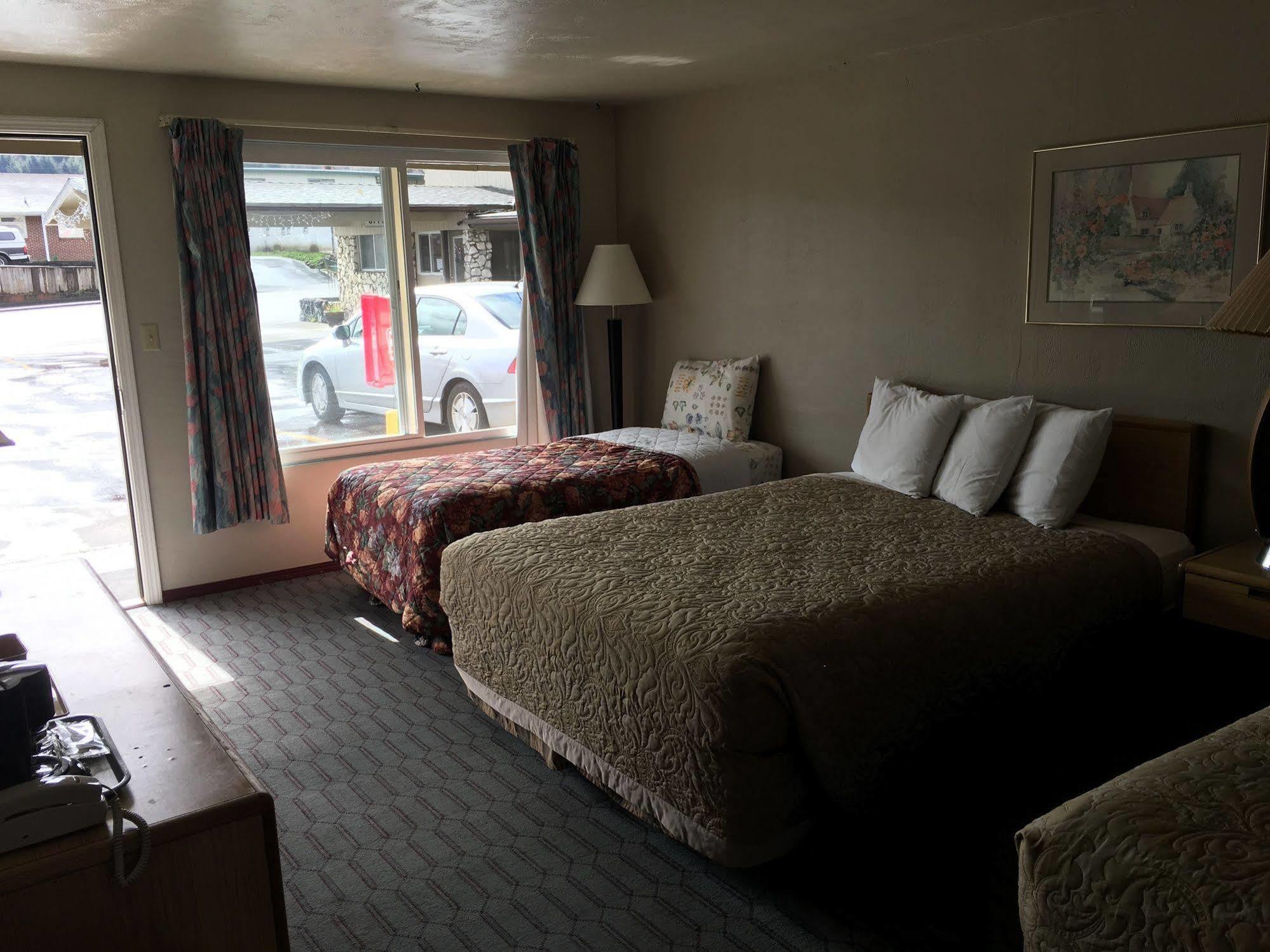 Anchor Bay Inn Near Winchester Bay Reedsport Bagian luar foto